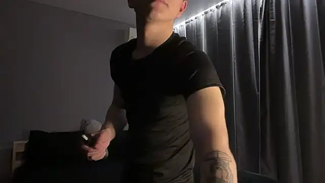 MaxWoolf online show from April 19, 2026, 2:27 pm