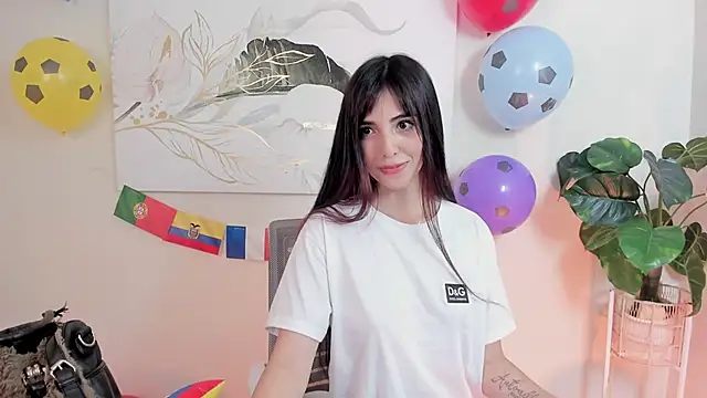 crystal arlette  online show from June 19, 2026, 2:32 pm