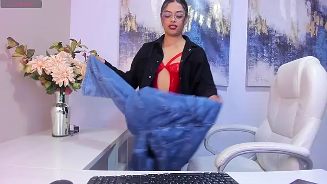 scarlett  2 online show from April 2, 2026, 2:58 pm