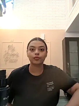 scarlett  2 online show from May 9, 2026, 10:37 pm