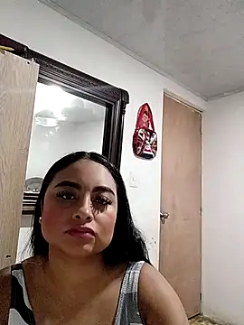 Snapshot of Aliceee_bolton chatting on April 2, 2026, 6:00 am Aliceee bolton online show from April 2, 2026, 6:00 am