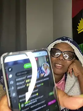Snapshot of BoobsQueeen chatting on July 13, 2026, 4:59 am BoobsQueeen online show from July 13, 2026, 4:59 am