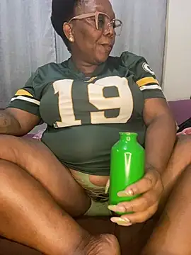 Snapshot of BoobsQueeen chatting on July 31, 2026, 11:26 pm BoobsQueeen online show from July 31, 2026, 11:26 pm