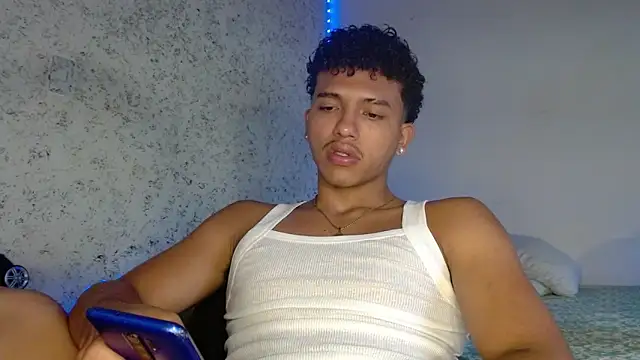 Snapshot of tonydesire_ chatting on April 20, 2026, 7:59 pm tonydesire online show from April 20, 2026, 7:59 pm