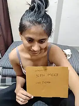 Snapshot of sexy_couple_liv chatting on April 9, 2026, 10:53 am sexy couple liv online show from April 9, 2026, 10:53 am