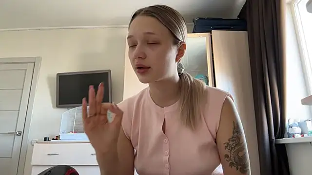 KazukoChristie online show from March 30, 2026, 6:36 am