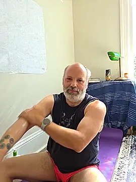 Snapshot of BiDadDreams chatting on June 19, 2026, 5:28 pm BiDadDreams online show from June 19, 2026, 5:28 pm