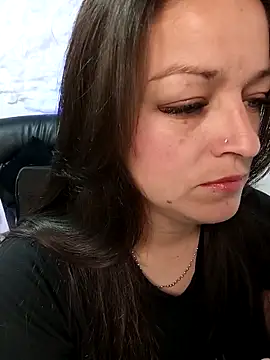 Snapshot of Isa_bluee chatting on May 7, 2026, 12:43 pm Isa bluee online show from May 7, 2026, 12:43 pm