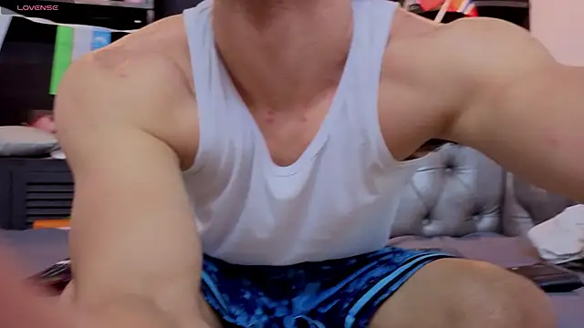 Snapshot of axel_tone chatting on June 26, 2026, 10:03 pm axel tone online show from June 26, 2026, 10:03 pm
