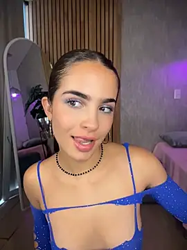 Snapshot of EmmaVonn chatting on April 16, 2026, 9:39 pm EmmaVonn online show from April 16, 2026, 9:39 pm