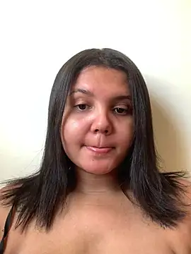 Snapshot of viviboraaaa chatting on August 4, 2026, 3:03 pm viviboraaaa online show from August 4, 2026, 3:03 pm