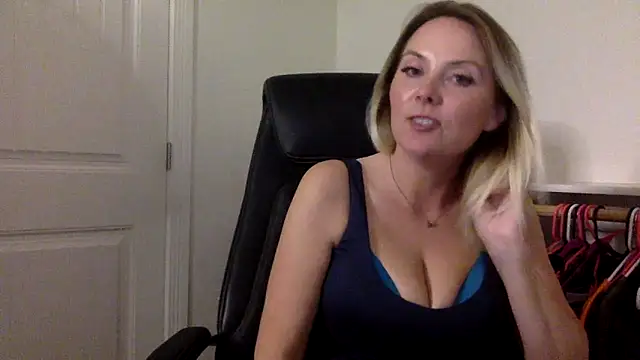 Snapshot of Natural_DDD chatting on May 1, 2026, 4:39 am Natural DDD online show from May 1, 2026, 4:39 am