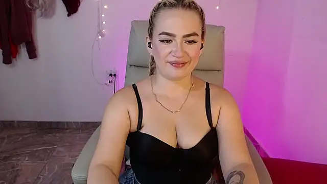 Snapshot of Carolina_2403 chatting on June 25, 2026, 9:30 pm Carolina 2403 online show from June 25, 2026, 9:30 pm