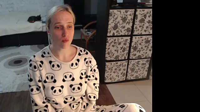 Snapshot of Sweet_hot_shrmp chatting on June 1, 2026, 2:02 am Sweet hot shrmp online show from June 1, 2026, 2:02 am