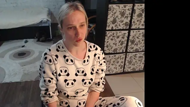 Snapshot of Sweet_hot_shrmp chatting on June 8, 2026, 2:12 am Sweet hot shrmp online show from June 8, 2026, 2:12 am