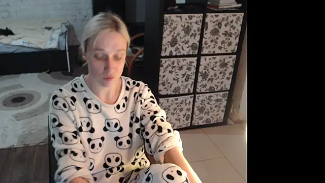 Snapshot of Sweet_hot_shrmp chatting on June 9, 2026, 10:27 am Sweet hot shrmp online show from June 9, 2026, 10:27 am