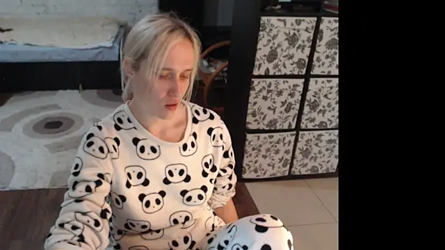 Snapshot of Sweet_hot_shrmp chatting on June 12, 2026, 12:37 pm Sweet hot shrmp online show from June 12, 2026, 12:37 pm