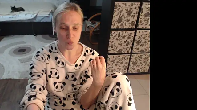 Snapshot of Sweet_hot_shrmp chatting on June 13, 2026, 6:39 pm Sweet hot shrmp online show from June 13, 2026, 6:39 pm