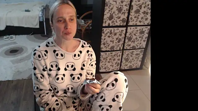 Snapshot of Sweet_hot_shrmp chatting on June 19, 2026, 5:17 pm Sweet hot shrmp online show from June 19, 2026, 5:17 pm