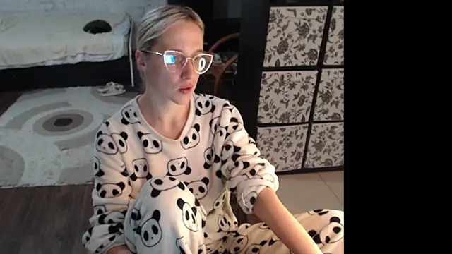 Snapshot of Sweet_hot_shrmp chatting on June 22, 2026, 3:25 am Sweet hot shrmp online show from June 22, 2026, 3:25 am
