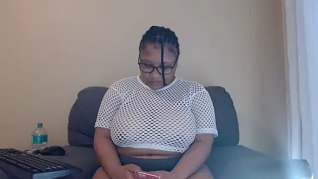 xxZoeyx online show from November 3, 2025, 4:30 pm