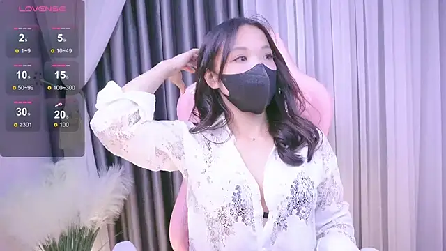 Lu Ly22 online show from July 19, 2026, 1:37 pm