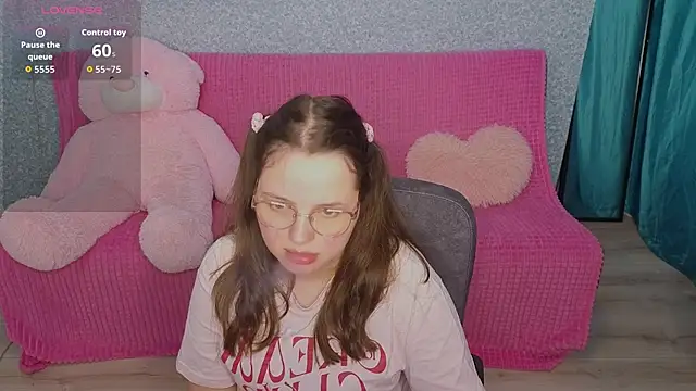 Snapshot of SofiDreamm chatting on May 4, 2026, 7:43 pm SofiDreamm online show from May 4, 2026, 7:43 pm