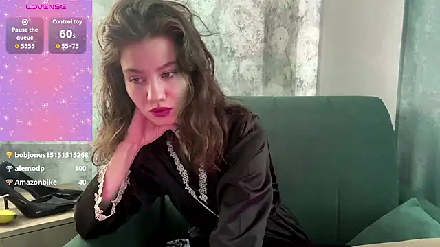 Snapshot of SelenaKiss_ chatting on April 18, 2026, 3:10 am SelenaKiss online show from April 18, 2026, 3:10 am