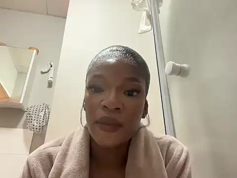 LunaJoHeat online show from April 21, 2026, 10:23 pm