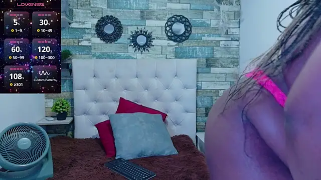 Snapshot of Skylernaomi chatting on May 18, 2026, 1:28 pm Skylernaomi online show from May 18, 2026, 1:28 pm