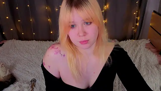 unburnedgirl online show from April 19, 2026, 6:10 pm