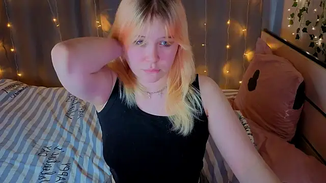 unburnedgirl online show from April 24, 2026, 3:25 pm