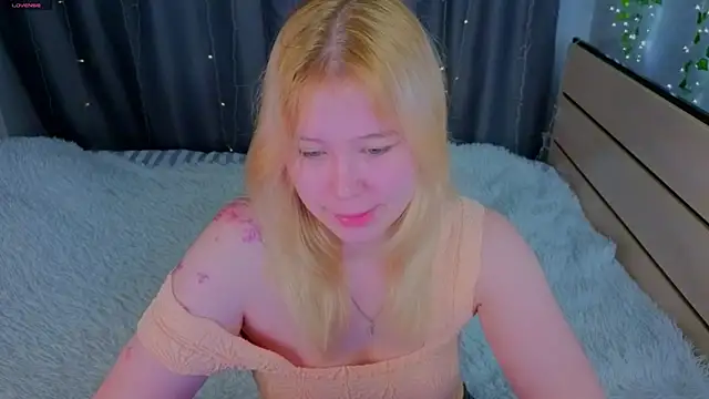 unburnedgirl online show from June 22, 2026, 4:04 pm
