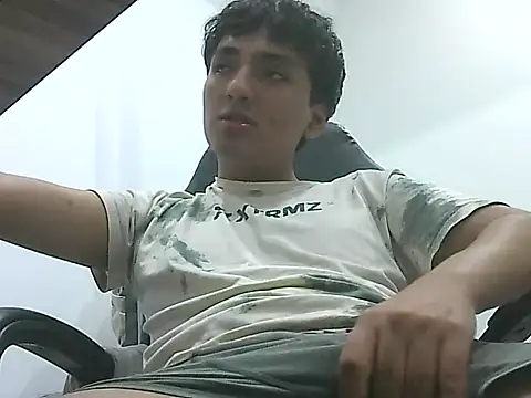 boynovaa online show from May 25, 2026, 4:40 am