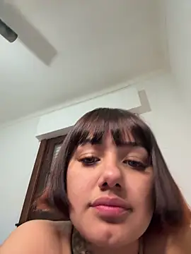 Abrildqquino online show from May 15, 2026, 11:23 pm