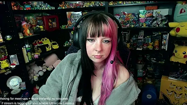Snapshot of CutieTracer chatting on June 16, 2026, 1:47 pm CutieTracer online show from June 16, 2026, 1:47 pm