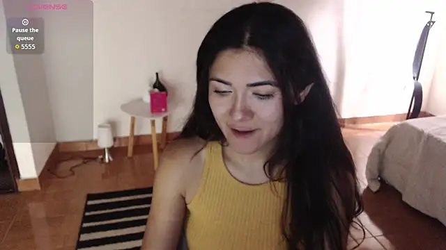 Snapshot of FreyaRouge chatting on April 9, 2026, 2:44 pm FreyaRouge online show from April 9, 2026, 2:44 pm