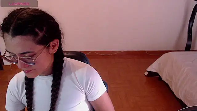 Snapshot of FreyaRouge chatting on April 20, 2026, 3:37 pm FreyaRouge online show from April 20, 2026, 3:37 pm