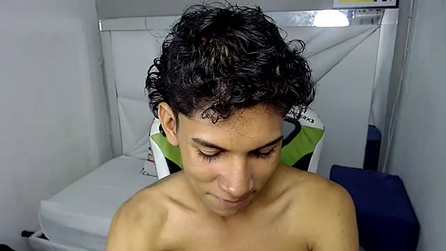 Taylorr junior  online show from March 31, 2026, 4:46 am