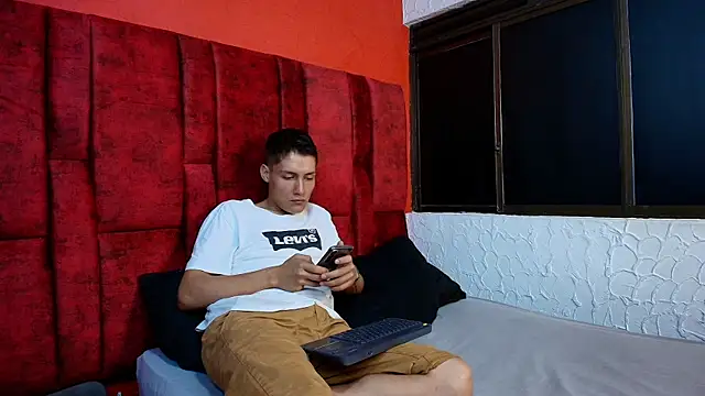 LuckandSamuel online show from April 13, 2026, 2:17 am