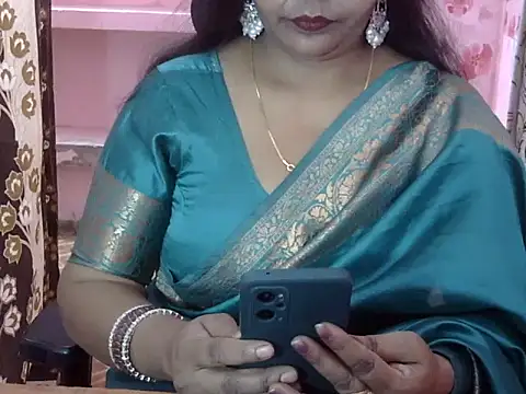Snapshot of Rubi_012 chatting on April 10, 2026, 7:24 am Rubi 012 online show from April 10, 2026, 7:24 am