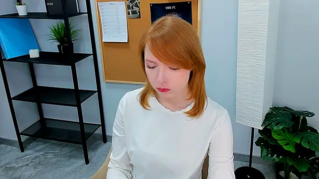 CherryCrushLove online show from April 18, 2026, 5:55 am