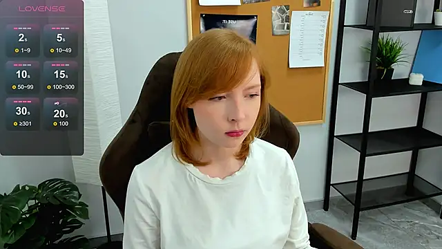 CherryCrushLove online show from May 12, 2026, 5:37 am