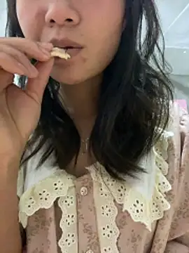 Elisa-a online show from May 2, 2026, 8:52 am