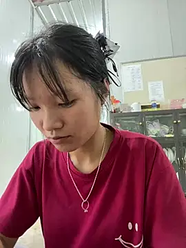 Elisa-a online show from May 13, 2026, 2:09 am