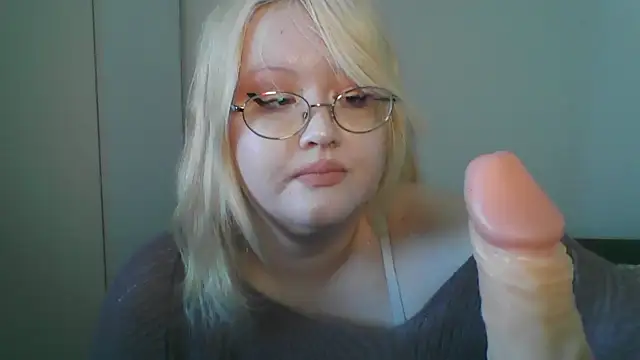 Snapshot of Elayne_Sweet chatting on April 19, 2026, 8:02 am Elayne Sweet online show from April 19, 2026, 8:02 am