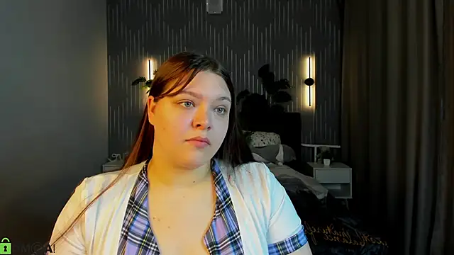 Snapshot of Evelyne_Loo chatting on April 28, 2026, 12:42 am Evelyne Loo online show from April 28, 2026, 12:42 am