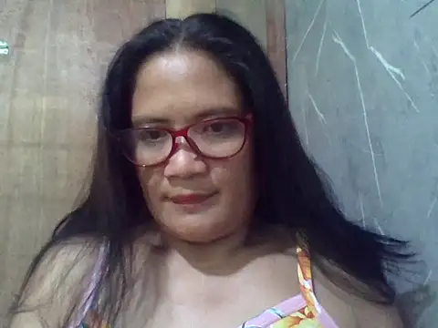 PinayZaira online show from May 13, 2026, 11:33 pm