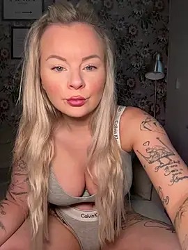Snapshot of Shorty_Holly chatting on May 6, 2026, 6:08 am Shorty Holly online show from May 6, 2026, 6:08 am