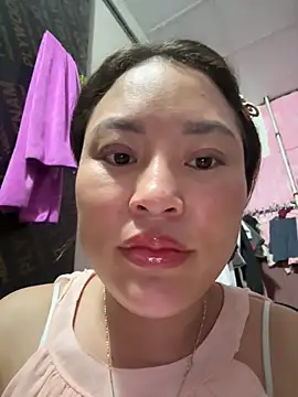 Snapshot of Lina-Naughty chatting on June 3, 2026, 8:17 am Lina-Naughty online show from June 3, 2026, 8:17 am